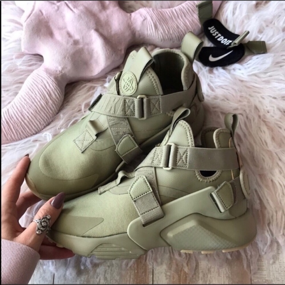 NWT Nike Huarache City Rare - Picture 3 of 8
